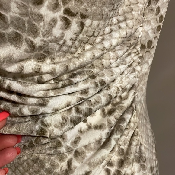 Kenneth Cole NY women’s snakeskin python jersey rushed top sleeveless neutral M - Picture 4 of 14